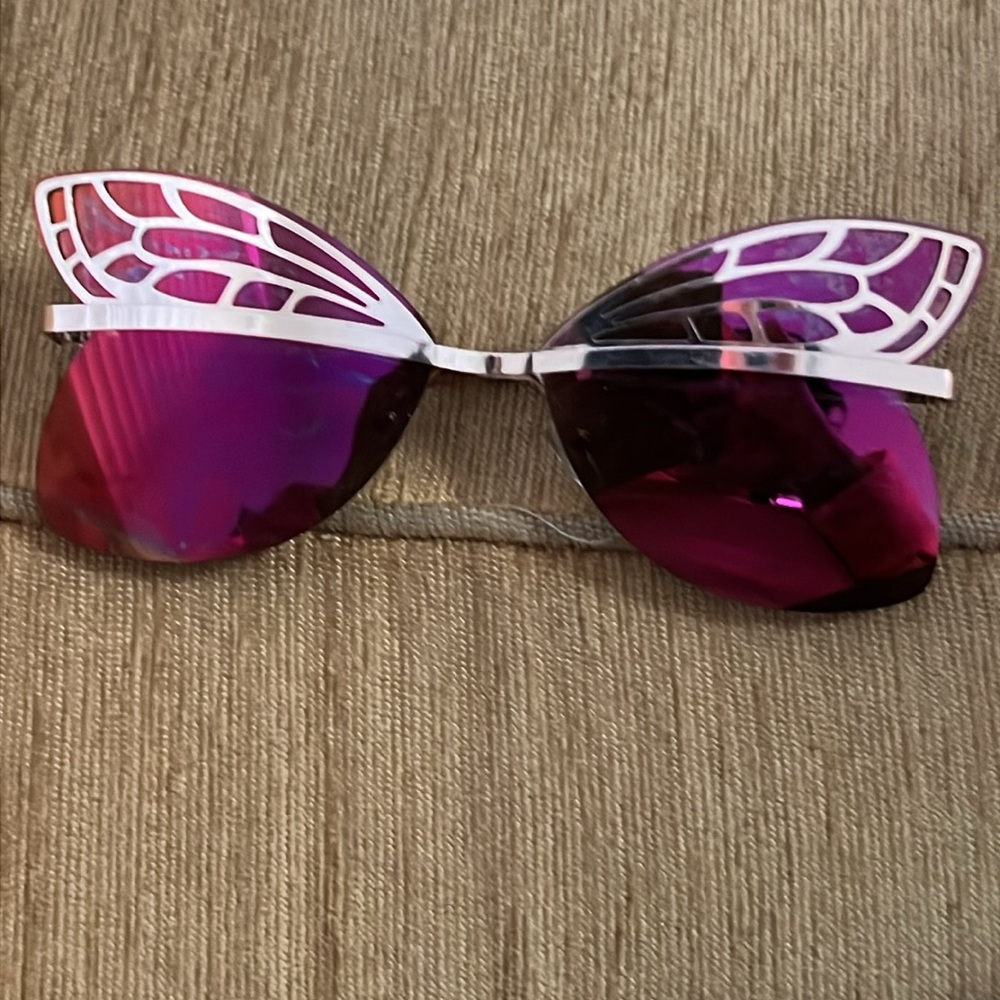Butterfly Wing Sunglasses -‎ Red and Silver